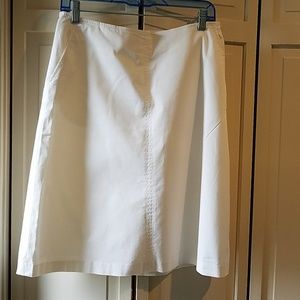 Off white skirt w/pockets